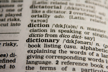 Apresentação de um dicionário com as palavras simulando um vocabulário